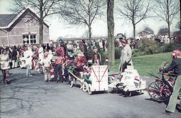 2016-04-23_Optocht-Oranje-commitee-1965.jpg