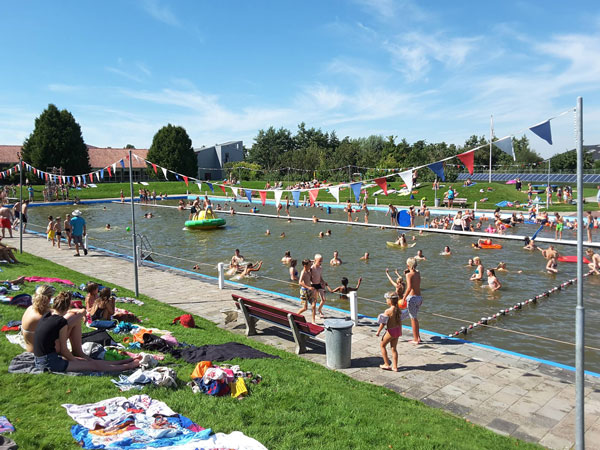 Zwembad Gaat Zaterdag Open Lopsternijs